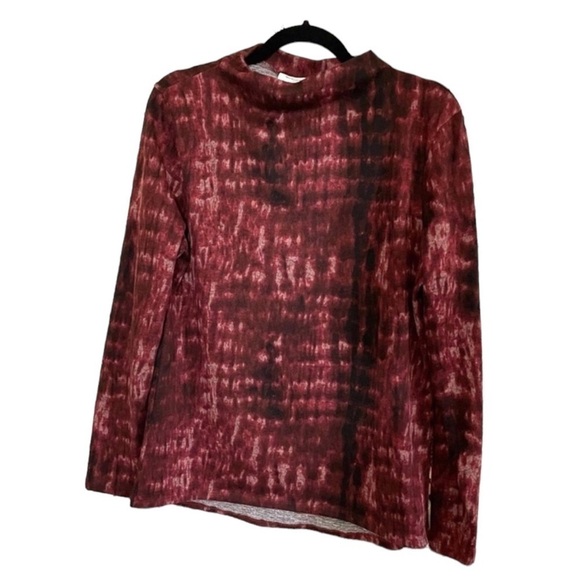 BeachLunchLounge soft lightweight mock neck sweater in crimson pattern - Picture 1 of 13